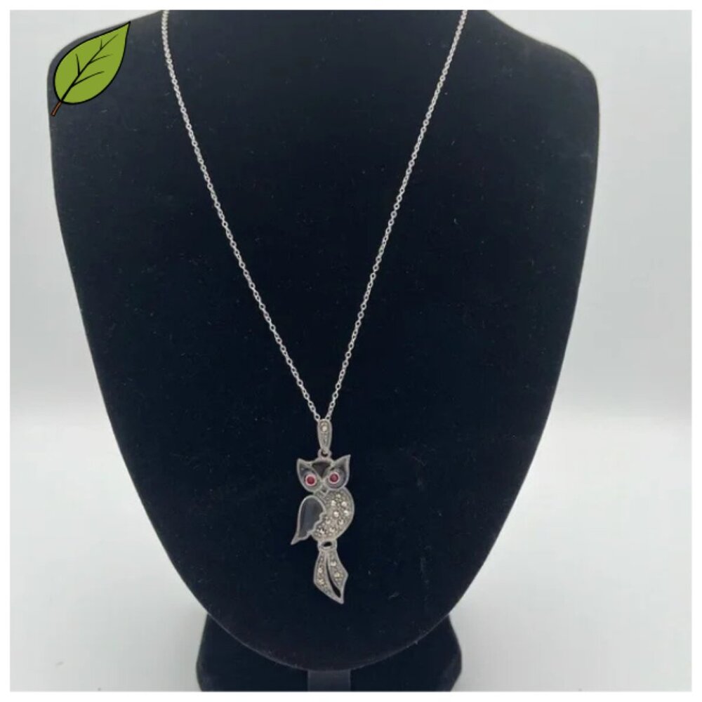 925 Sterling Silver Chain with Sparkling Owl Pendant – Red Gemstone Eyes